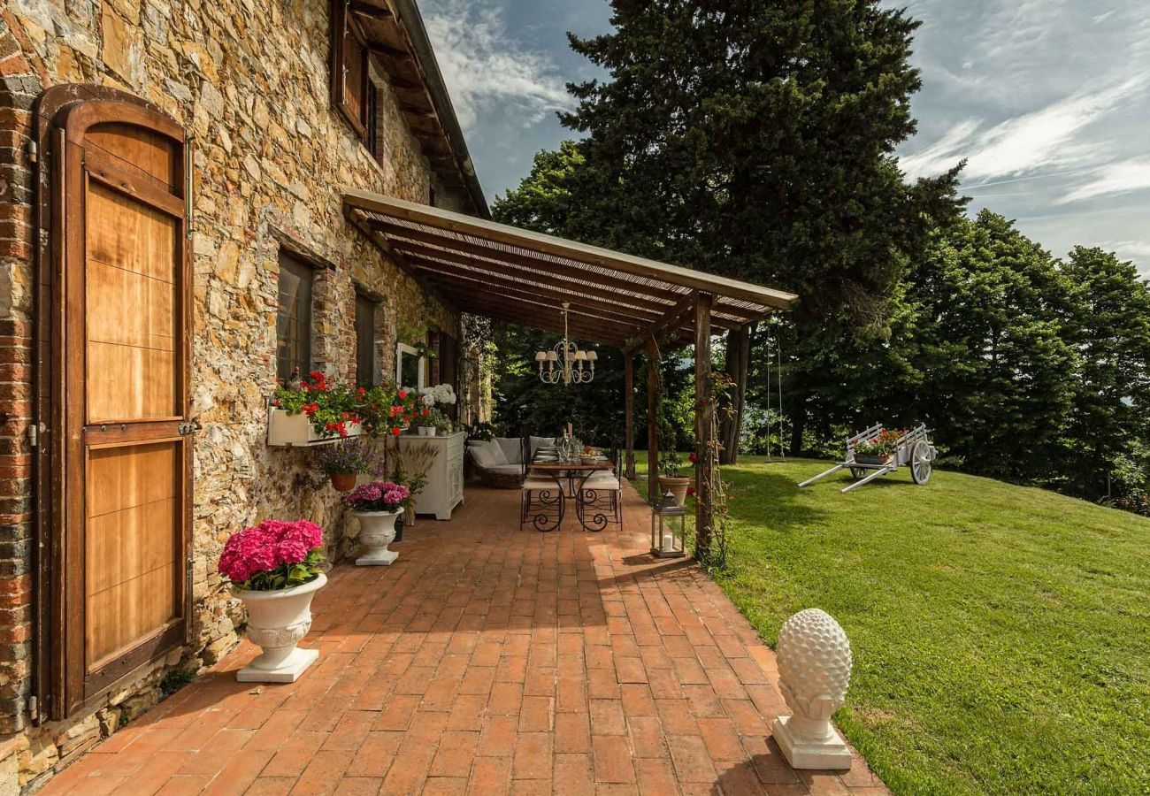 Villa in San Concordio di Moriano - Panoramic Secluded Farmhouse with Private Pool, Air Con, Wifi among Nature!