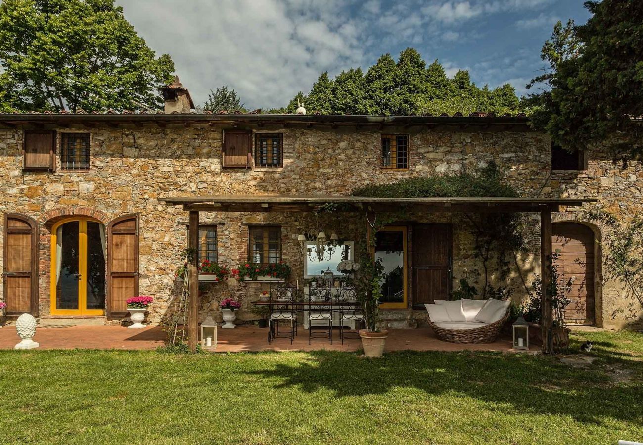 Villa in San Concordio di Moriano - Panoramic Secluded Farmhouse with Private Pool, Air Con, Wifi among Nature!