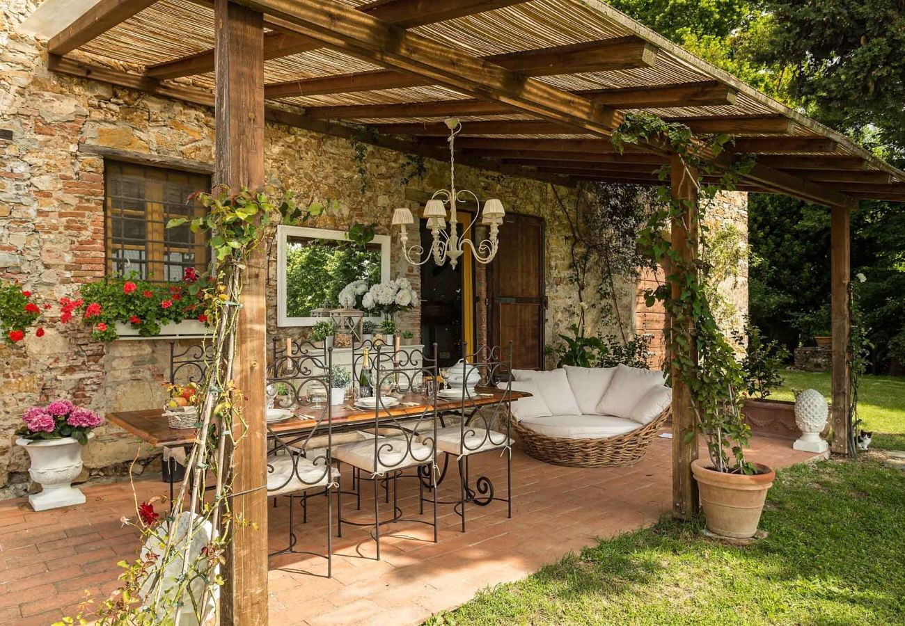 Villa in San Concordio di Moriano - Panoramic Secluded Farmhouse with Private Pool, Air Con, Wifi among Nature!