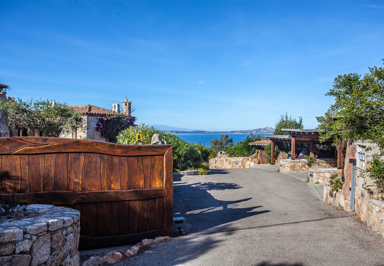 Chalet in Baia Sardinia - Ginepri Suite Bomboniera - seaview, wifi, beach 650mt | Klodge