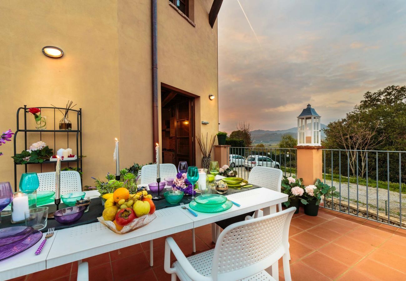 Villa in Lucca - KINZIA FARMHOUSE APARTMENT close to Lucca Walls