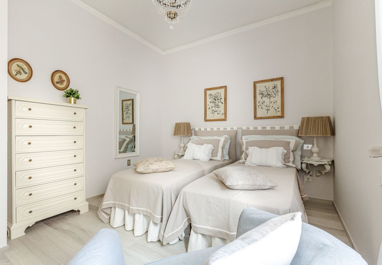 Villa in Lucca - VILLA OLIVIA: a New Luxury Villa with Garden in Lucca with PARKING