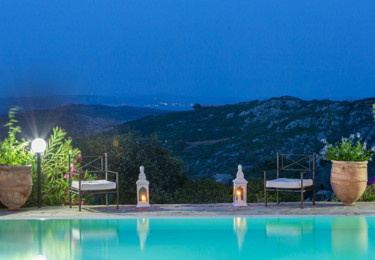 Villa in Santa Teresa Gallura - VILLA FRANCESCA with Private Infinity Pool View over La Maddalena Archipelago