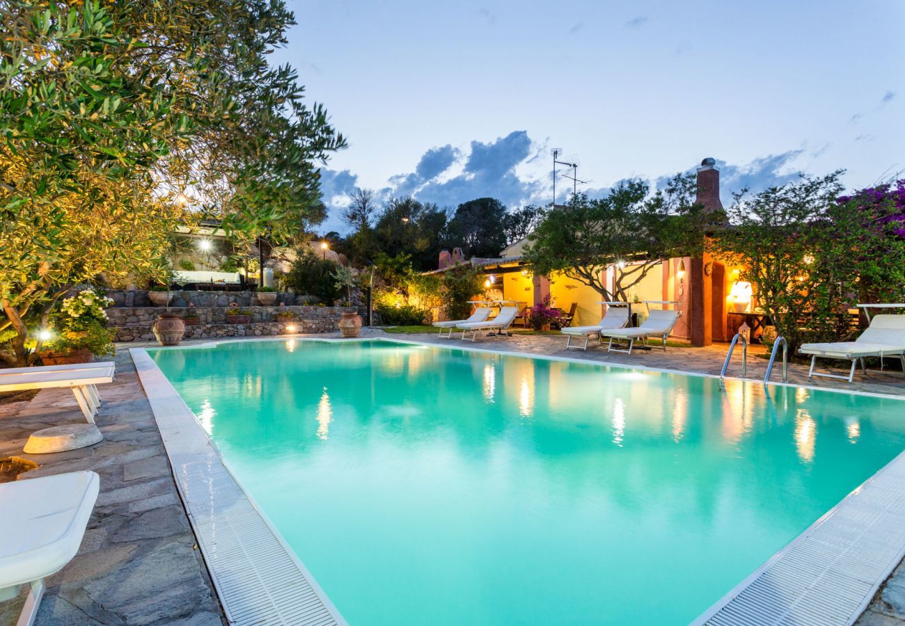 Villa in Santa Teresa Gallura - VILLA FRANCESCA with Private Infinity Pool View over La Maddalena Archipelago