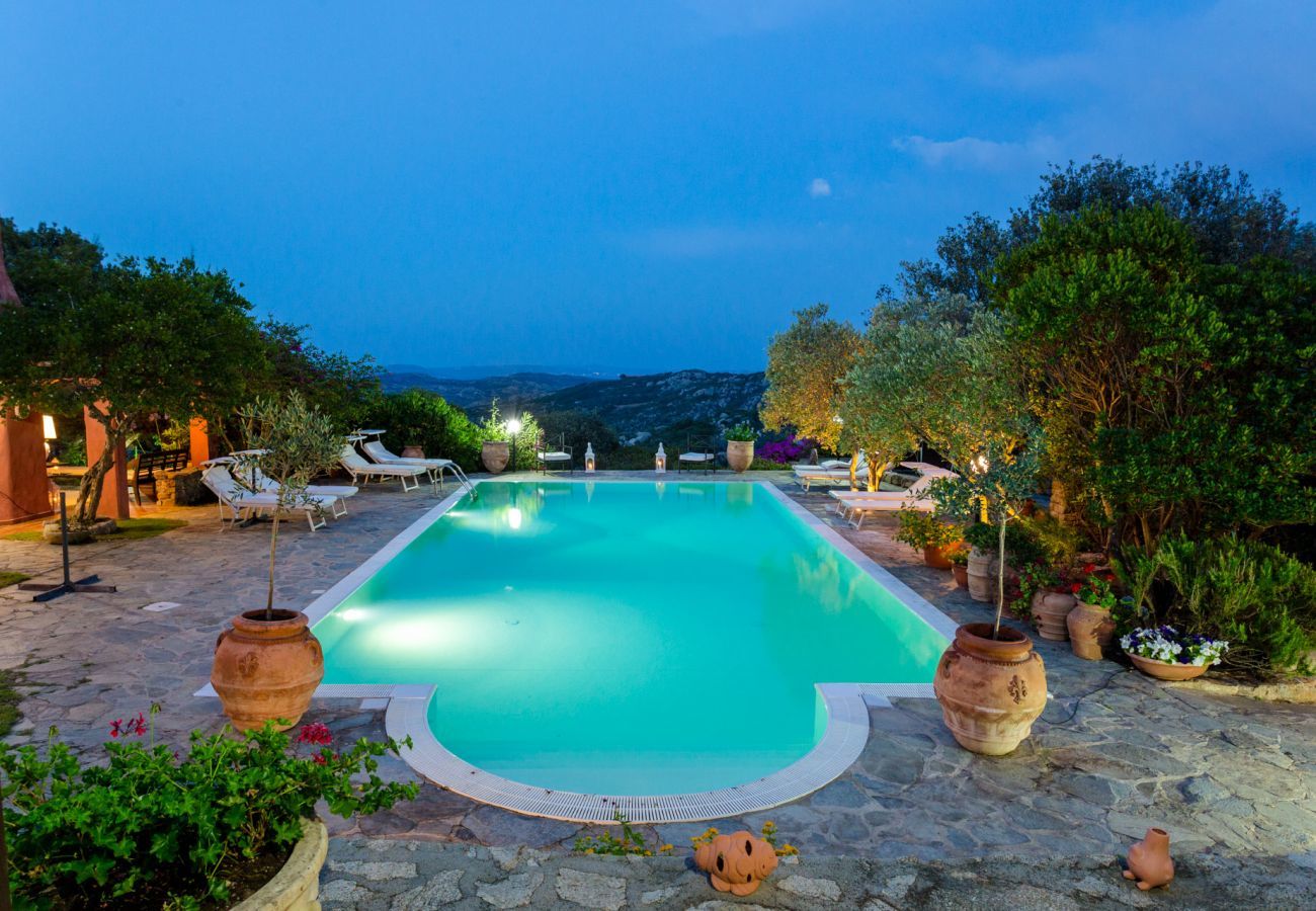 Villa in Santa Teresa Gallura - VILLA FRANCESCA with Private Infinity Pool View over La Maddalena Archipelago