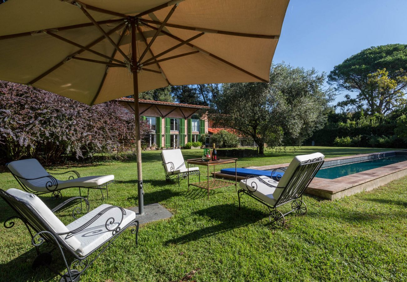 Villa in Migliarino - LIMONAIA Romantic Farmhouse in the Pinewood, Private Pool close to the Beach