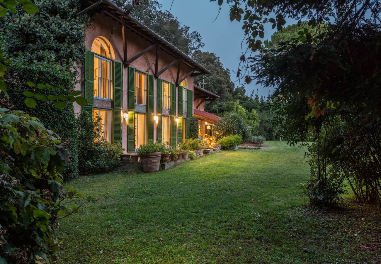 Villa in Migliarino - LIMONAIA Romantic Farmhouse in the Pinewood, Private Pool close to the Beach