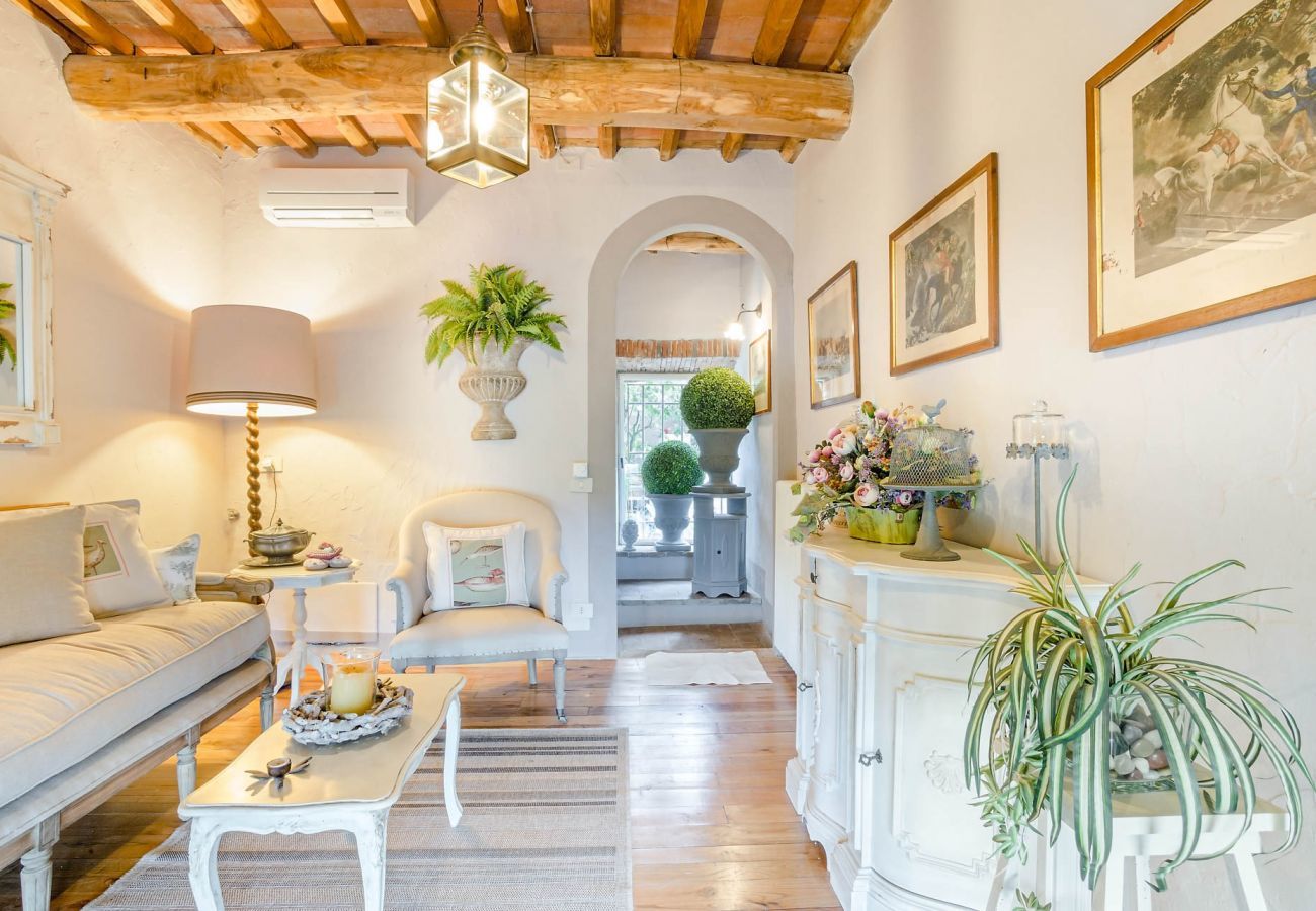 Villa in Capannori - 7 Bedrooms Luxury Farmhouse in LUCCA, Outdoor and Indoor Heated Swimming Pools