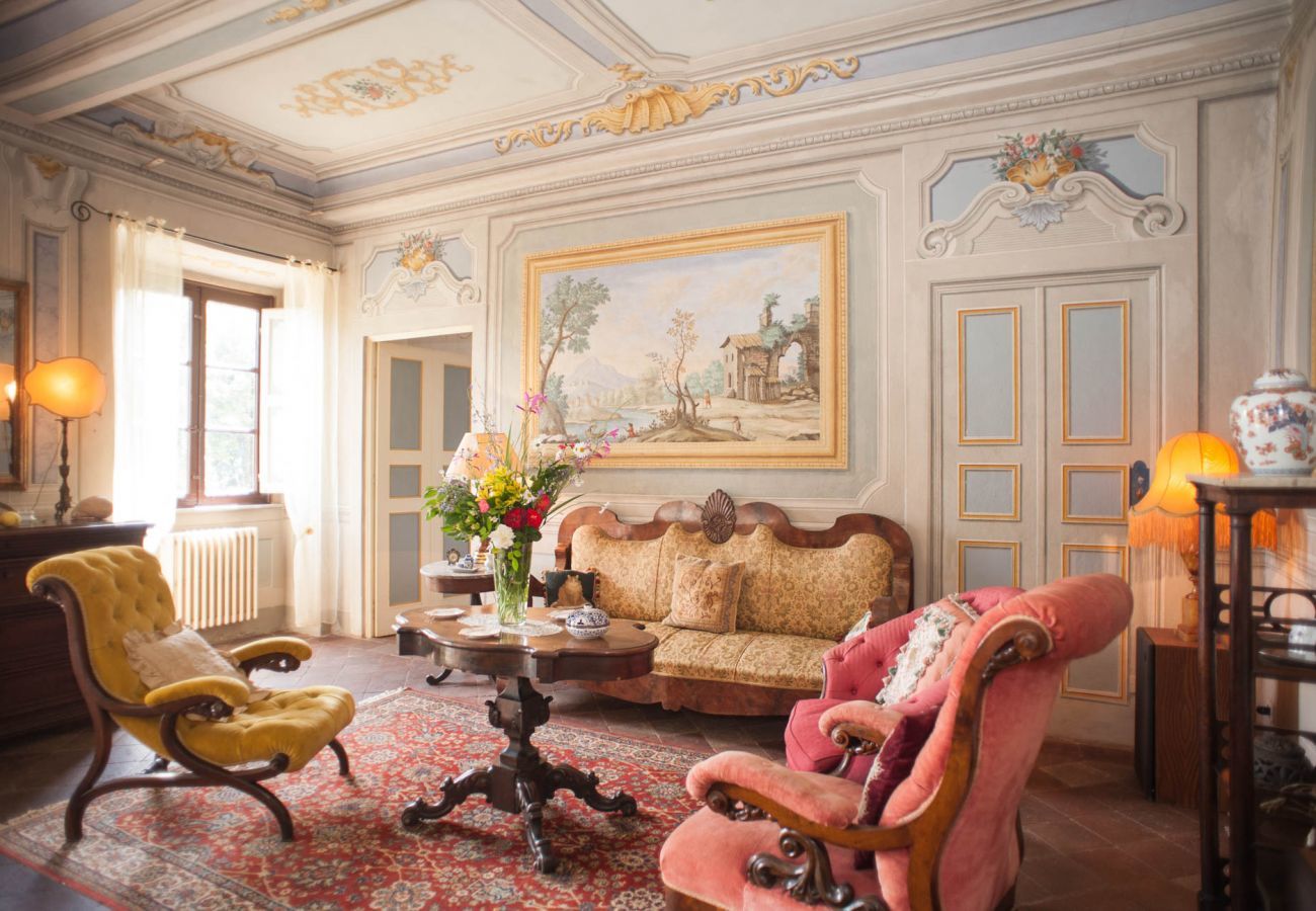 Villa in Capannori - A Wonderful Antique 7 bedrooms Villa Immersed Into a Winery in Lucca!