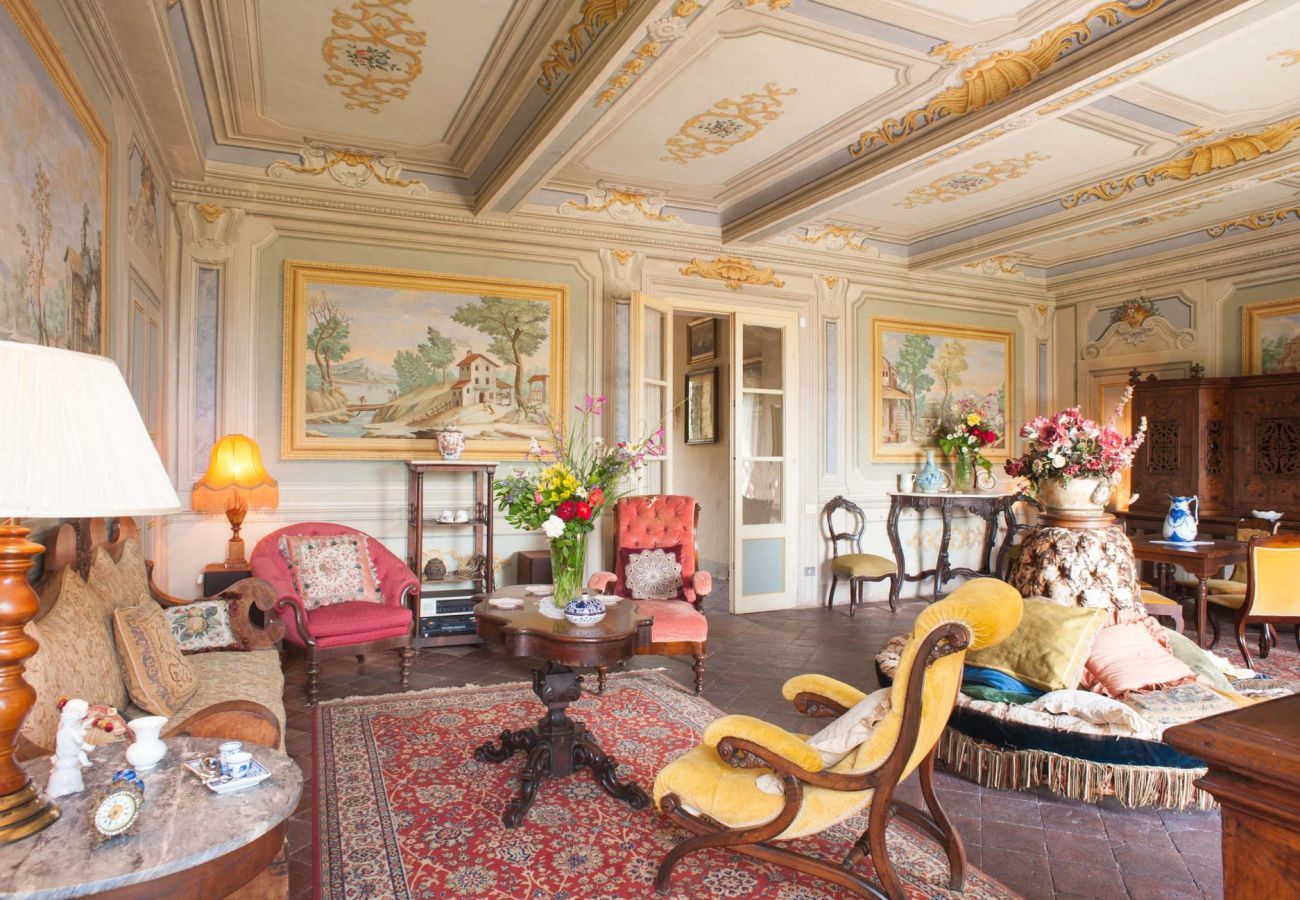 Villa in Capannori - A Wonderful Antique 7 bedrooms Villa Immersed Into a Winery in Lucca!