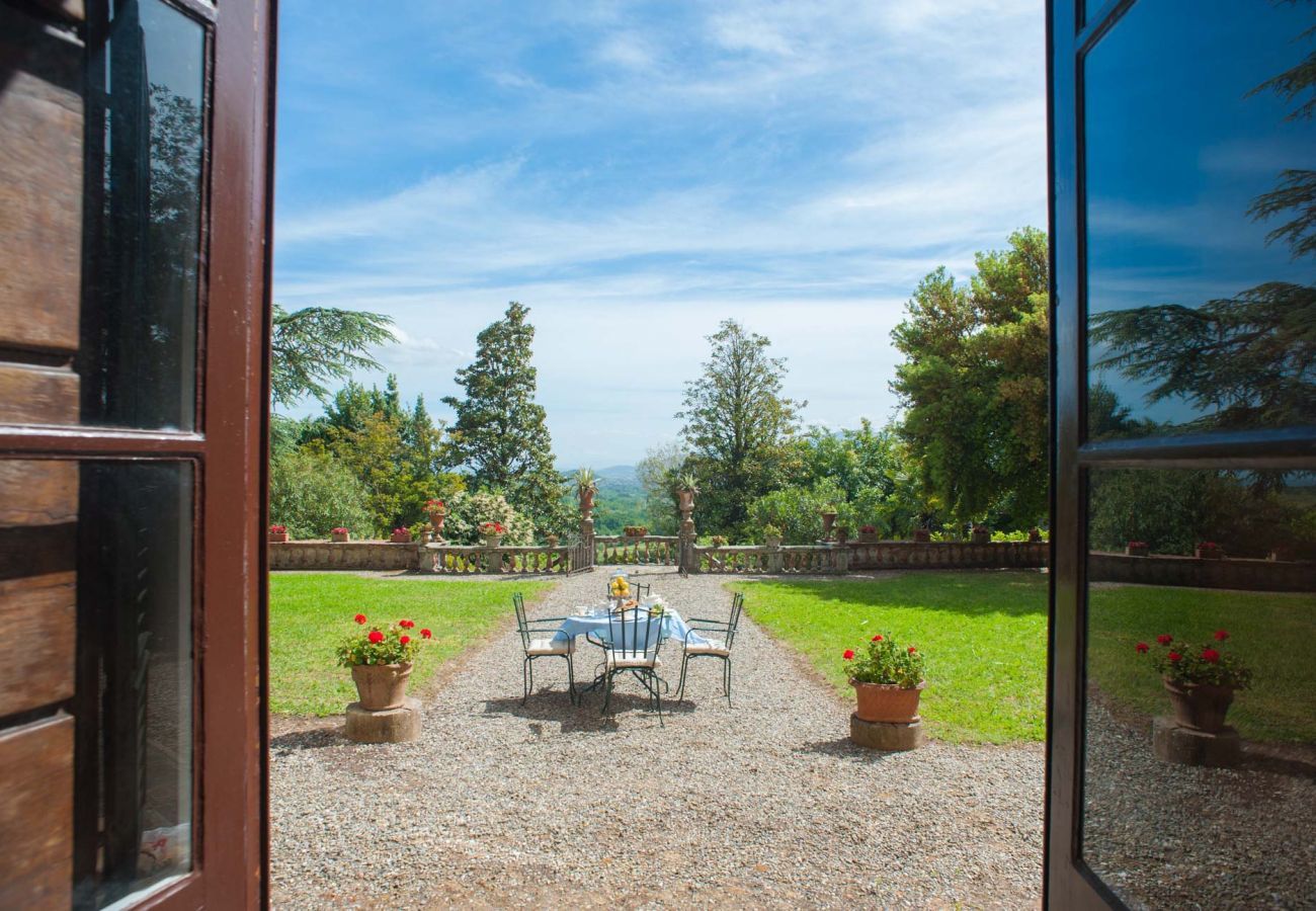 Villa in Capannori - A Wonderful Antique 7 bedrooms Villa Immersed Into a Winery in Lucca!