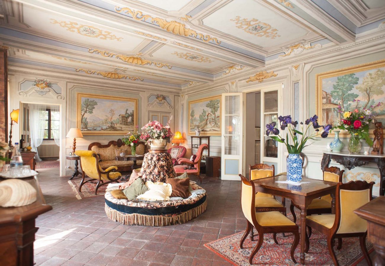Villa in Capannori - A Wonderful Antique 7 bedrooms Villa Immersed Into a Winery in Lucca!