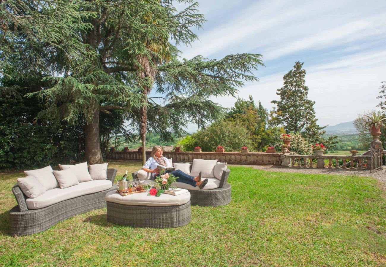 Villa in Capannori - A Wonderful Antique 7 bedrooms Villa Immersed Into a Winery in Lucca!