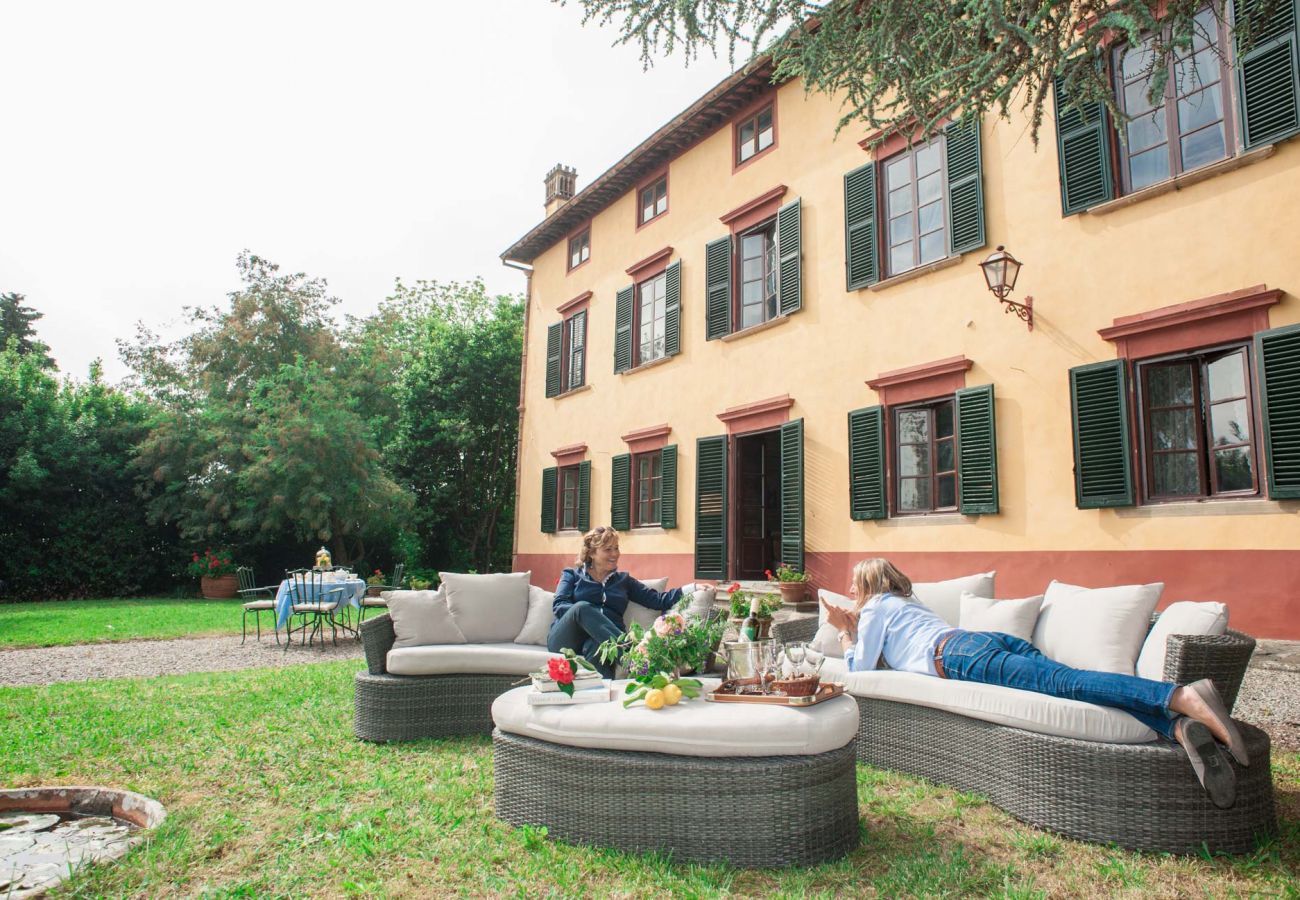 Villa in Capannori - A Wonderful Antique 7 bedrooms Villa Immersed Into a Winery in Lucca!