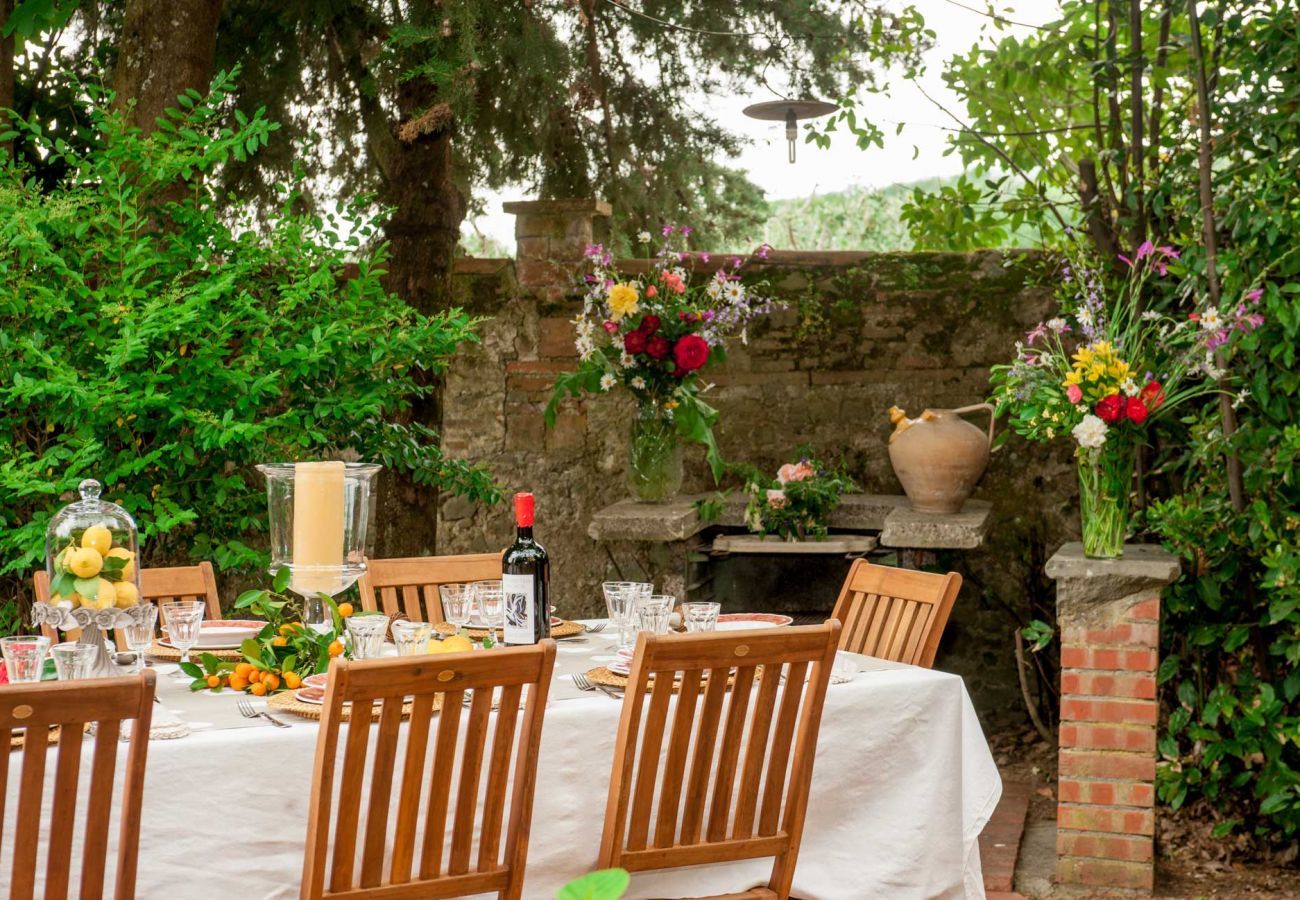 Villa in Capannori - A Wonderful Antique 7 bedrooms Villa Immersed Into a Winery in Lucca!