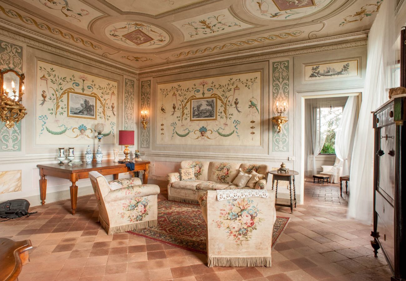 Villa in Capannori - A Wonderful Antique 7 bedrooms Villa Immersed Into a Winery in Lucca!