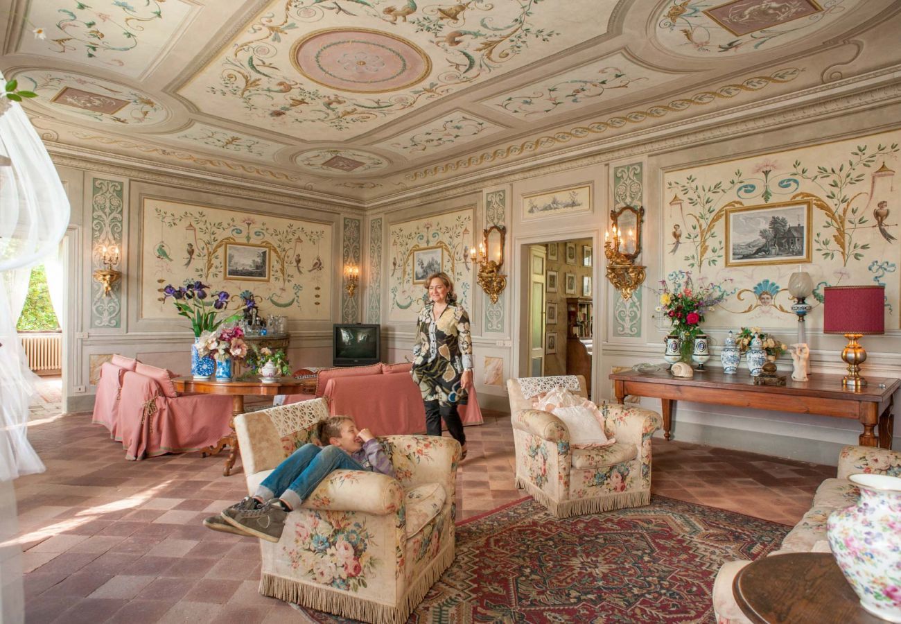 Villa in Capannori - A Wonderful Antique 7 bedrooms Villa Immersed Into a Winery in Lucca!