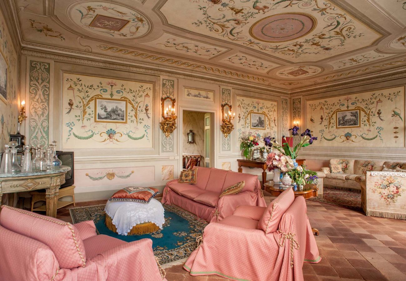 Villa in Capannori - A Wonderful Antique 7 bedrooms Villa Immersed Into a Winery in Lucca!