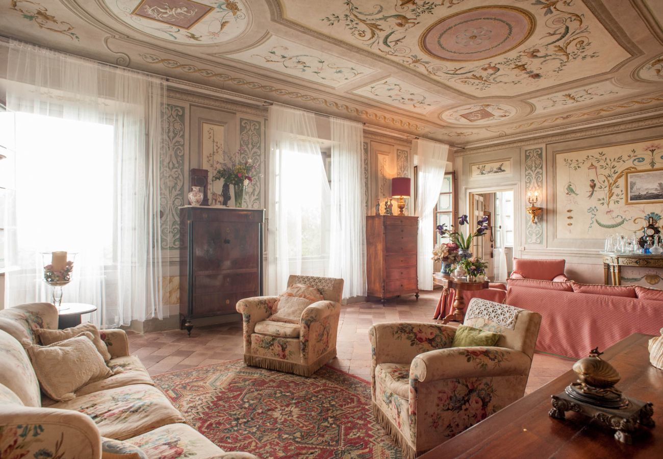 Villa in Capannori - A Wonderful Antique 7 bedrooms Villa Immersed Into a Winery in Lucca!