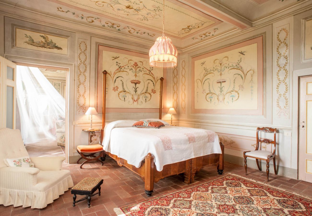 Villa in Capannori - A Wonderful Antique 7 bedrooms Villa Immersed Into a Winery in Lucca!