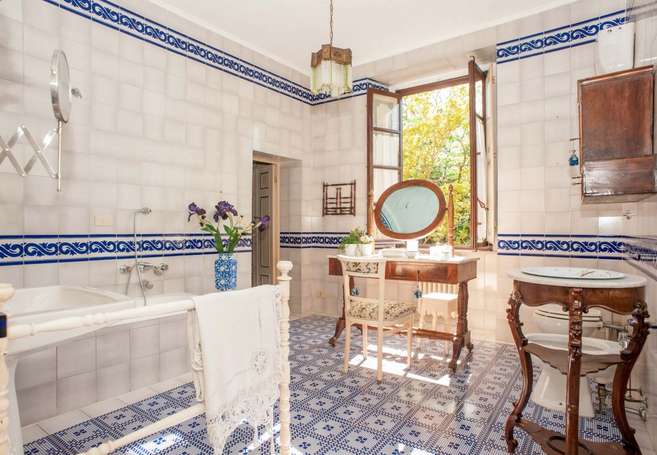 Villa in Capannori - A Wonderful Antique 7 bedrooms Villa Immersed Into a Winery in Lucca!