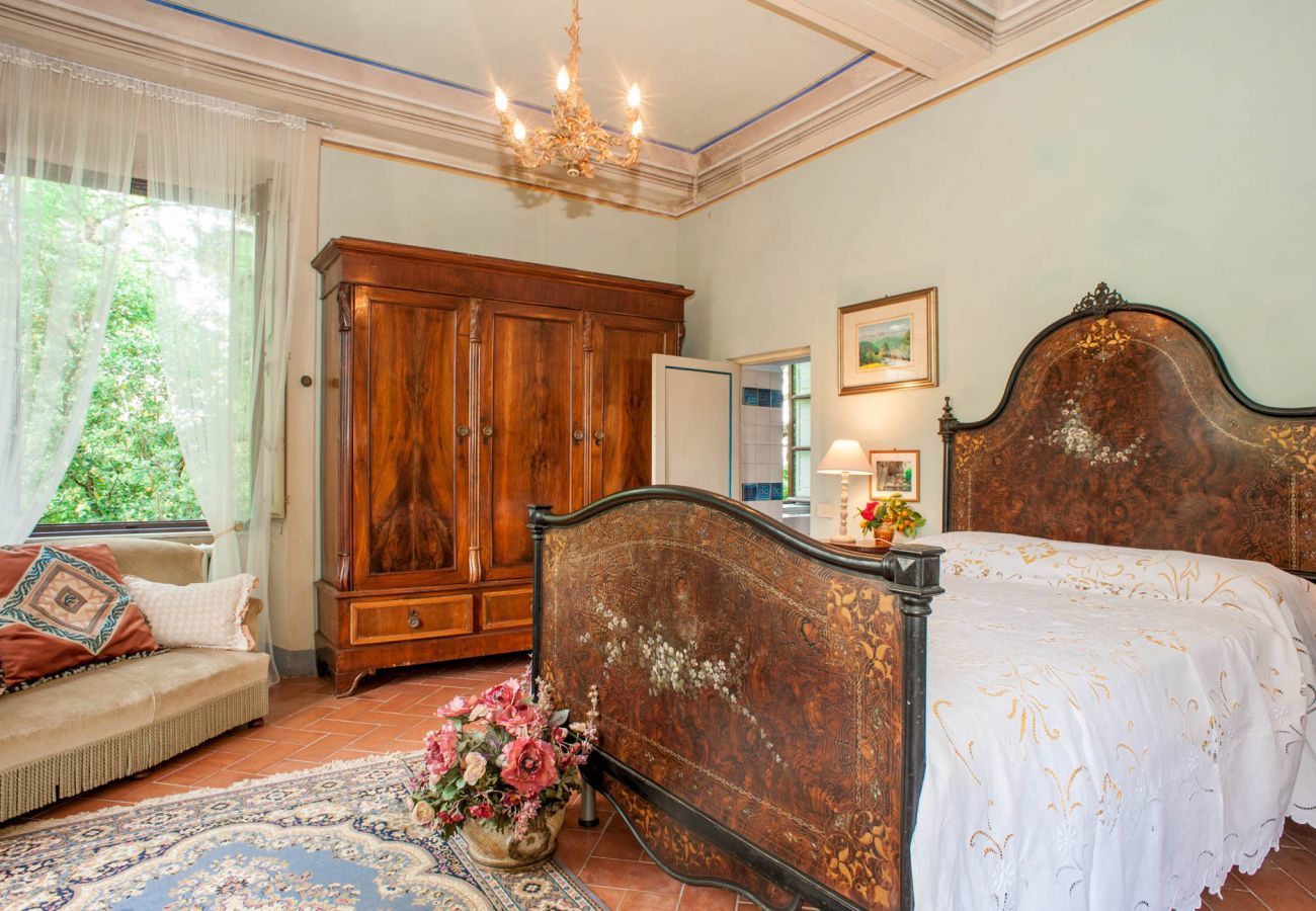 Villa in Capannori - A Wonderful Antique 7 bedrooms Villa Immersed Into a Winery in Lucca!