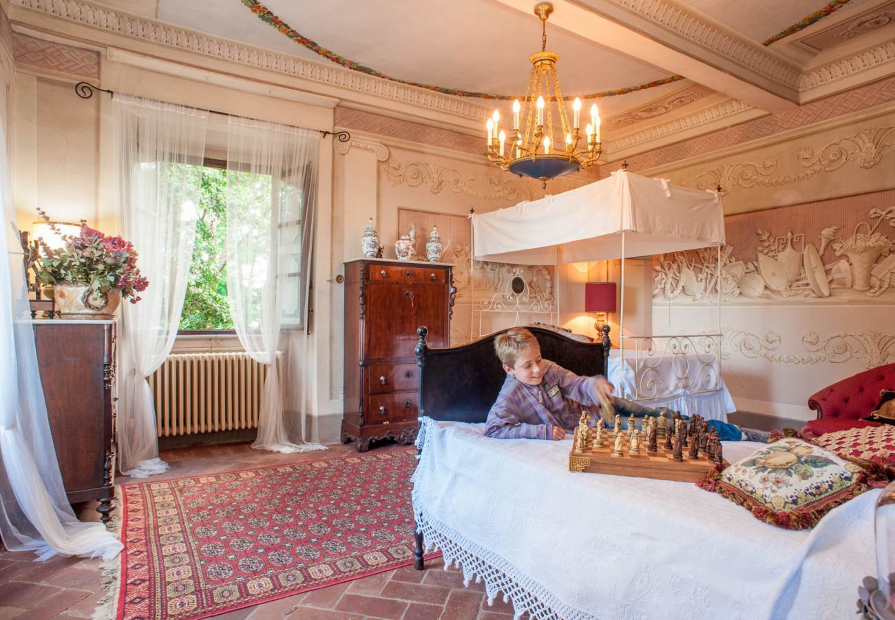 Villa in Capannori - A Wonderful Antique 7 bedrooms Villa Immersed Into a Winery in Lucca!