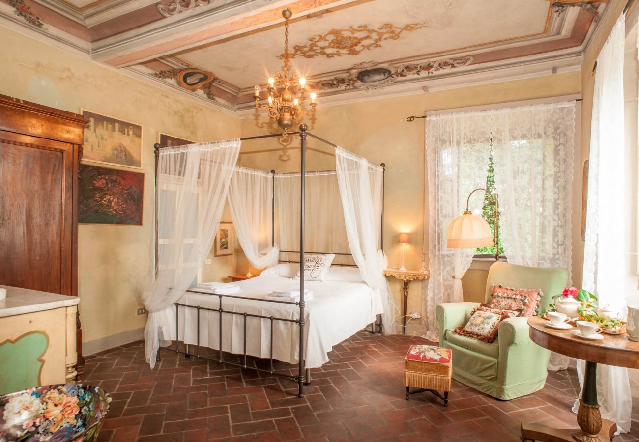Villa in Capannori - A Wonderful Antique 7 bedrooms Villa Immersed Into a Winery in Lucca!
