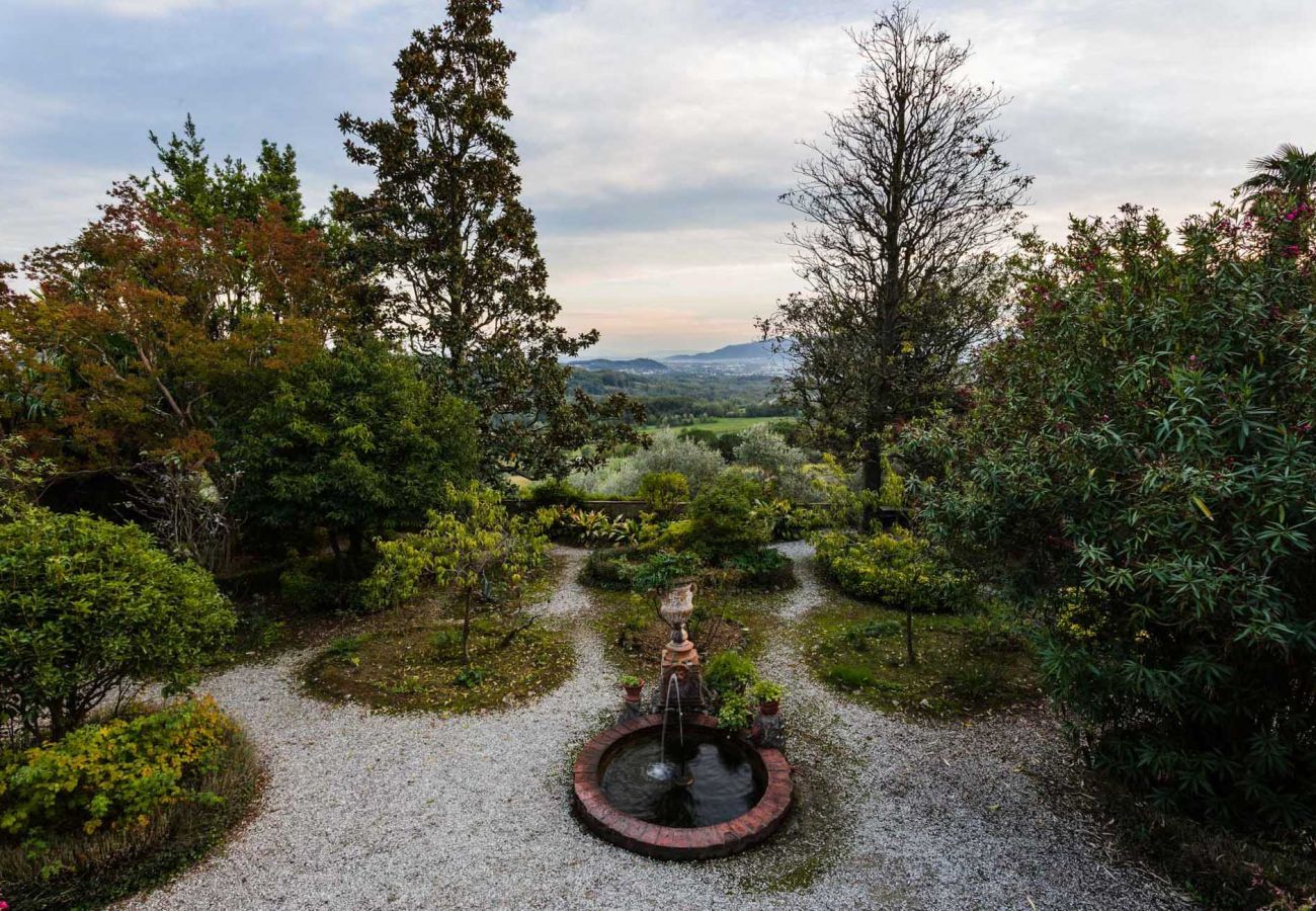 Villa in Capannori - A Wonderful Antique 7 bedrooms Villa Immersed Into a Winery in Lucca!