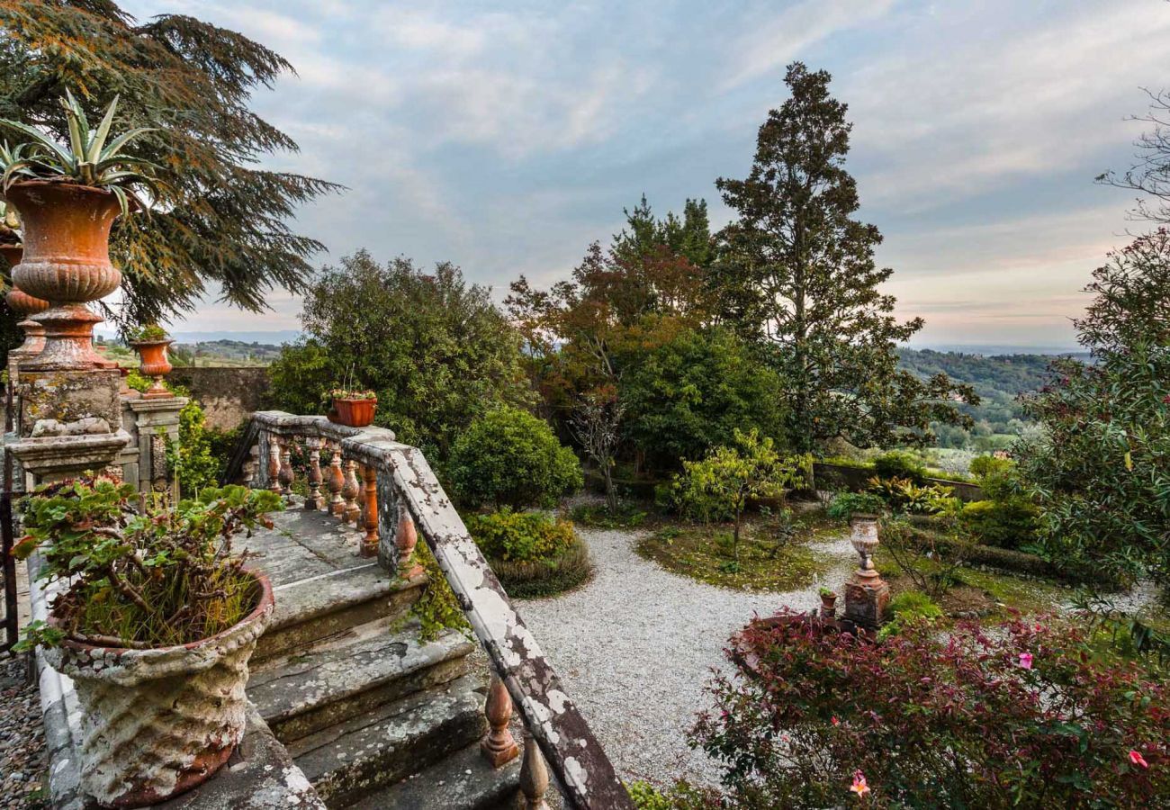 Villa in Capannori - A Wonderful Antique 7 bedrooms Villa Immersed Into a Winery in Lucca!