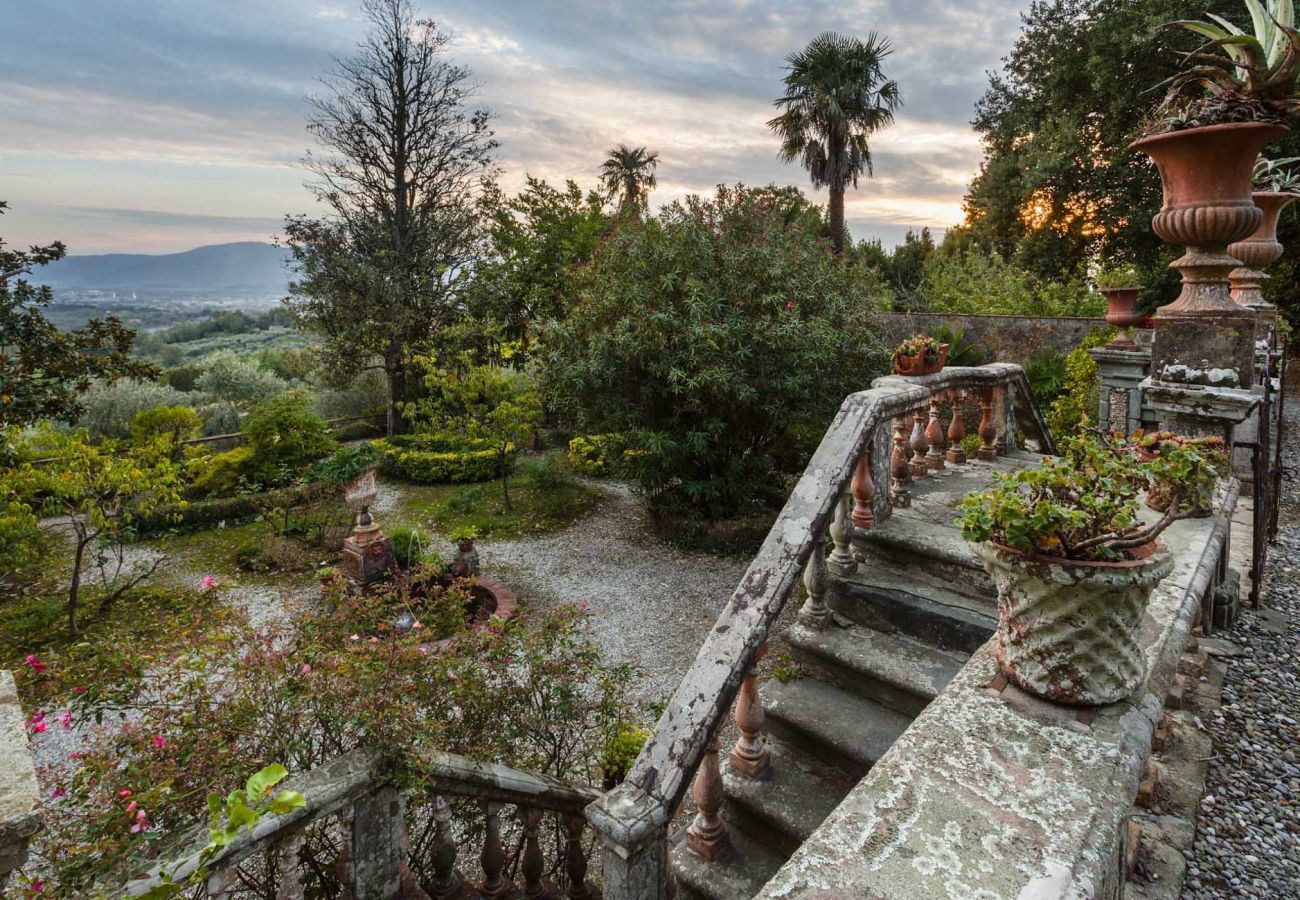 Villa in Capannori - A Wonderful Antique 7 bedrooms Villa Immersed Into a Winery in Lucca!