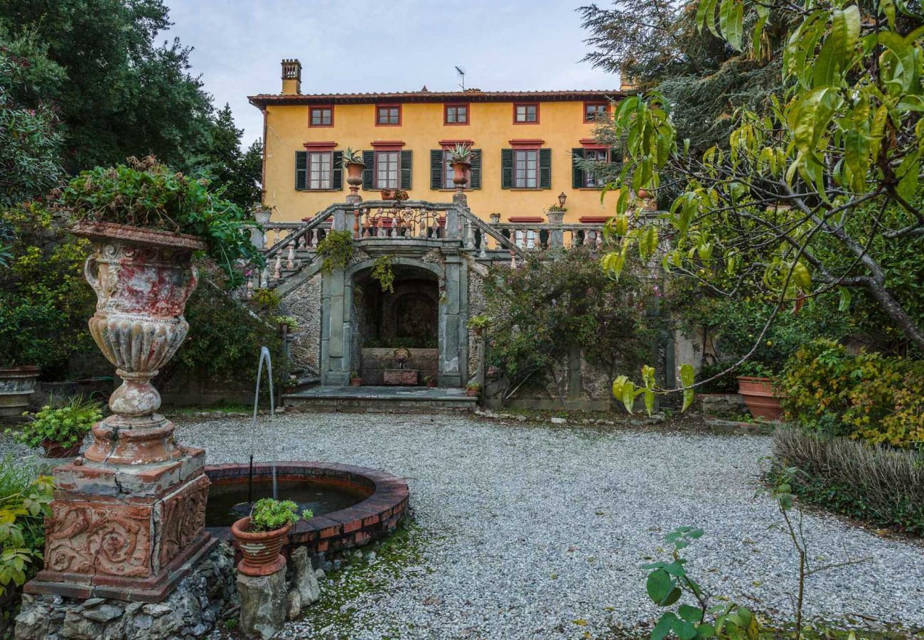 Villa in Capannori - A Wonderful Antique 7 bedrooms Villa Immersed Into a Winery in Lucca!