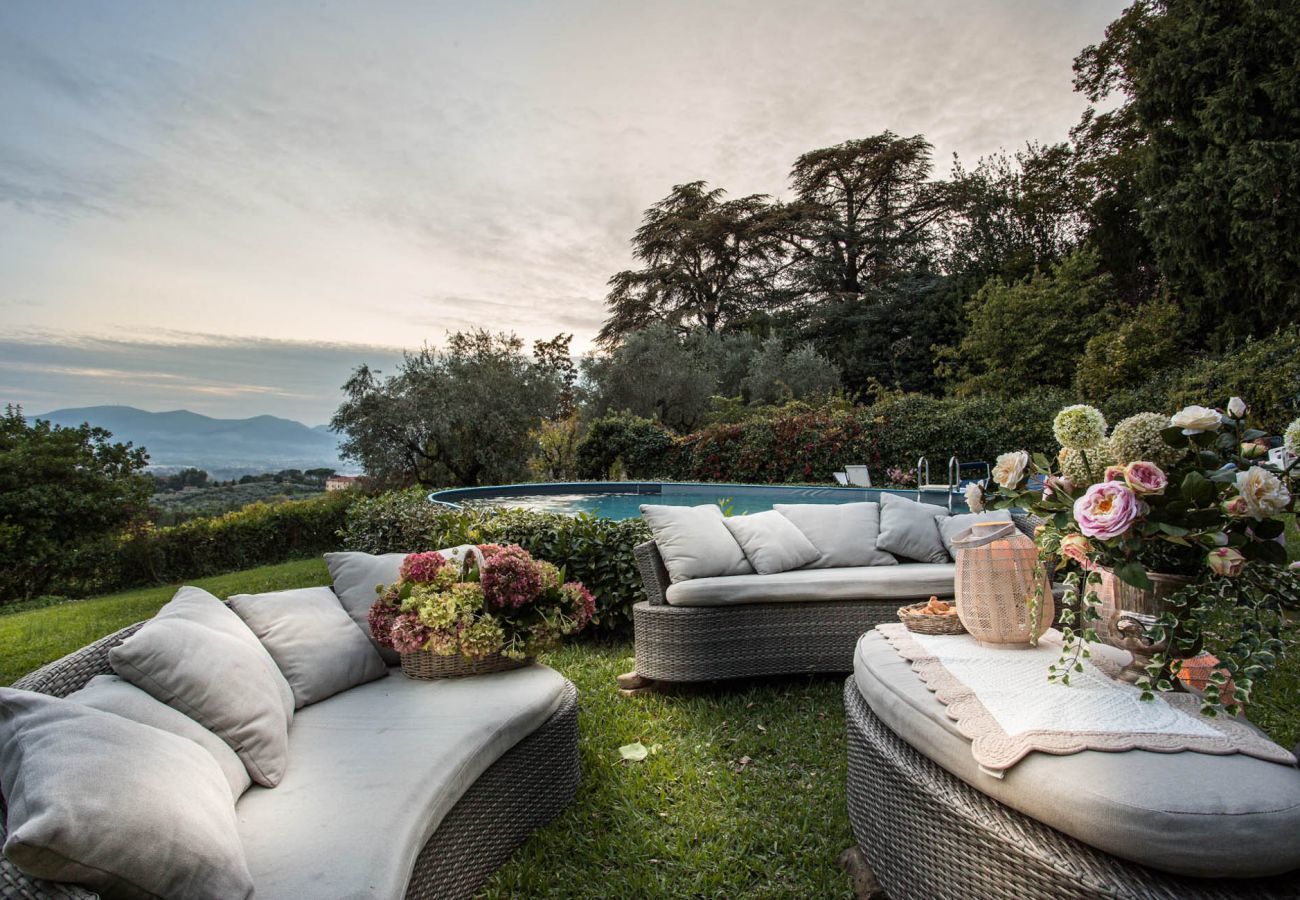 Villa in Capannori - A Wonderful Antique 7 bedrooms Villa Immersed Into a Winery in Lucca!