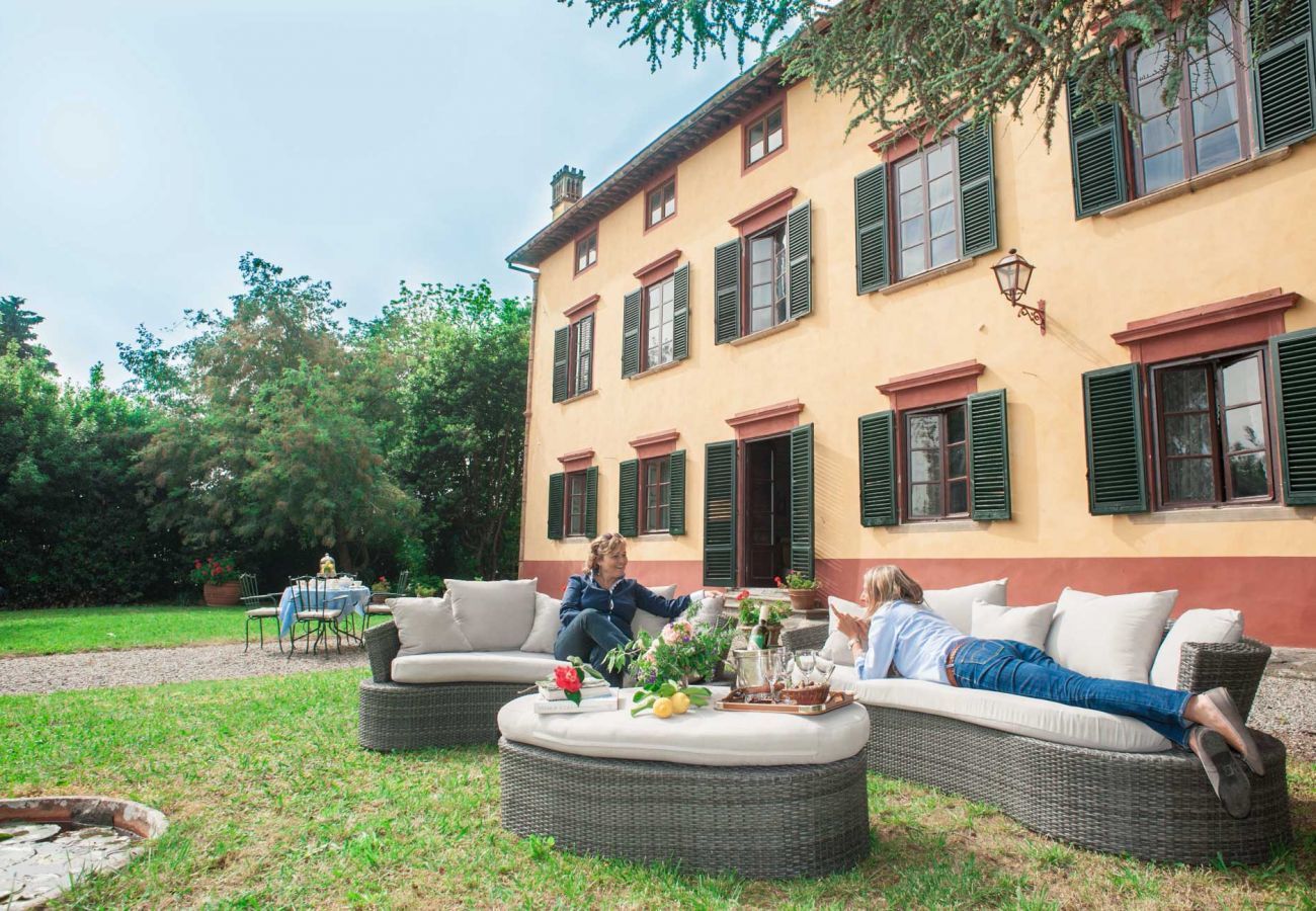 Villa in Capannori - A Wonderful Antique 7 bedrooms Villa Immersed Into a Winery in Lucca!
