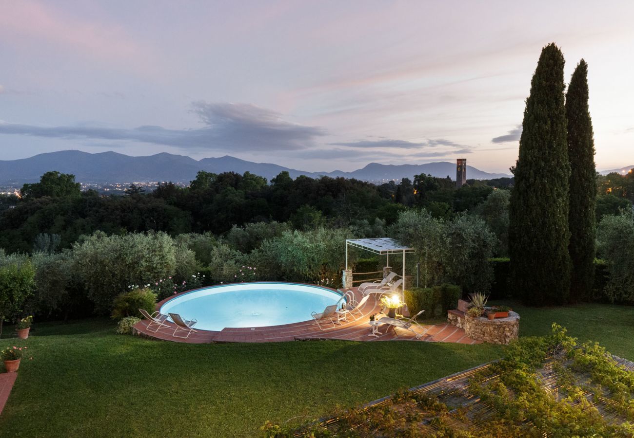 Villa in Capannori - ROMANTIC FARMHOUSE VILLA WITH PRIVATE INFINITY POOL AND GREAT VIEWS IN LUCCA