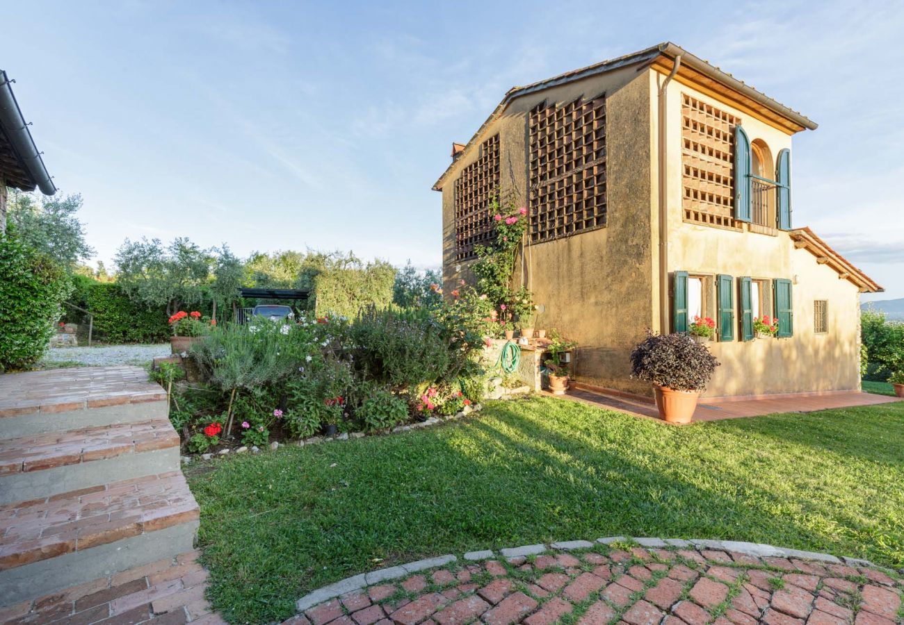 Villa in Capannori - ROMANTIC FARMHOUSE VILLA WITH PRIVATE INFINITY POOL AND GREAT VIEWS IN LUCCA