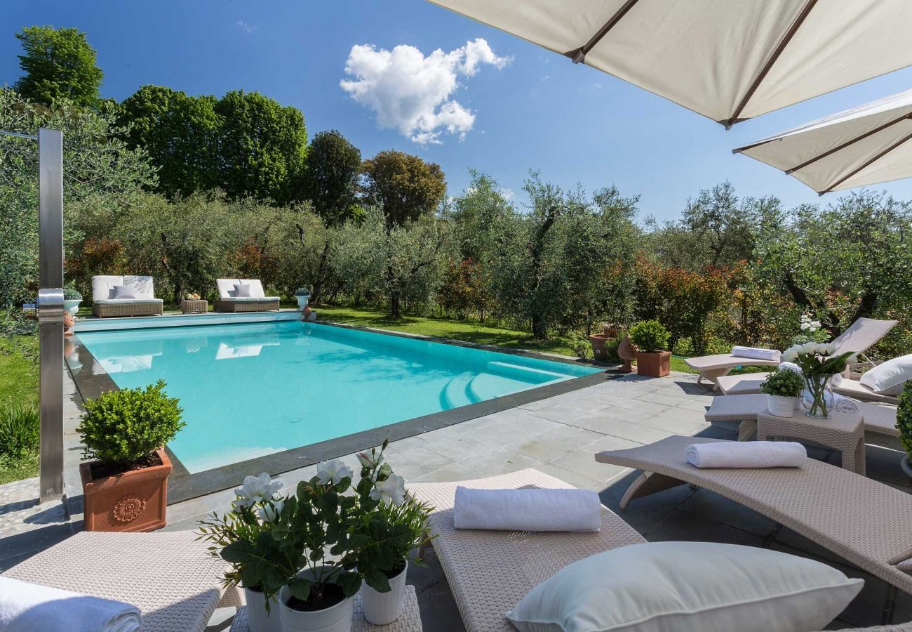 Villa in Capannori - A/C Villa with Amazing Views, SPA & Private Pool 