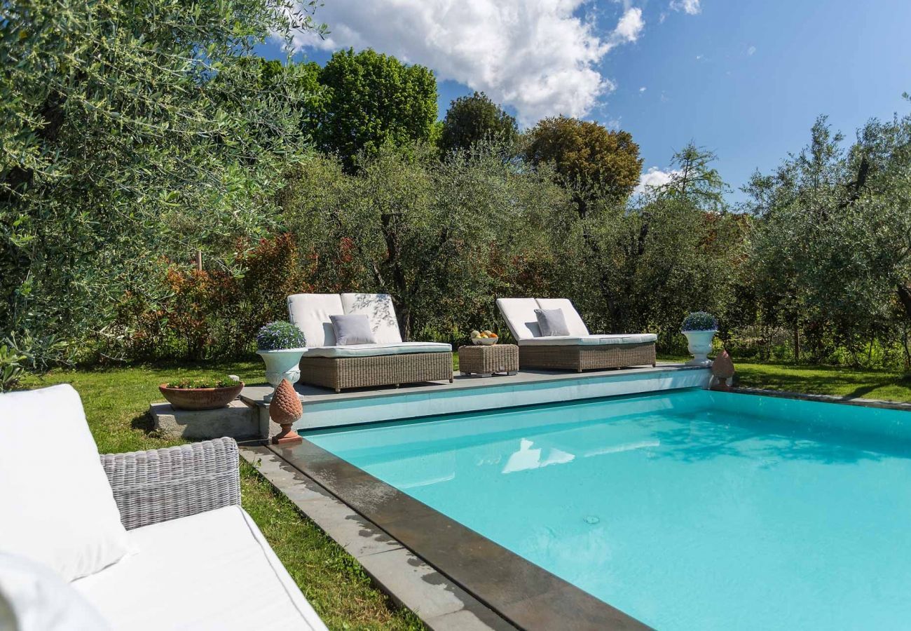 Villa in Capannori - A/C Villa with Amazing Views, SPA & Private Pool with Jacuzzi Close to Lucca Town