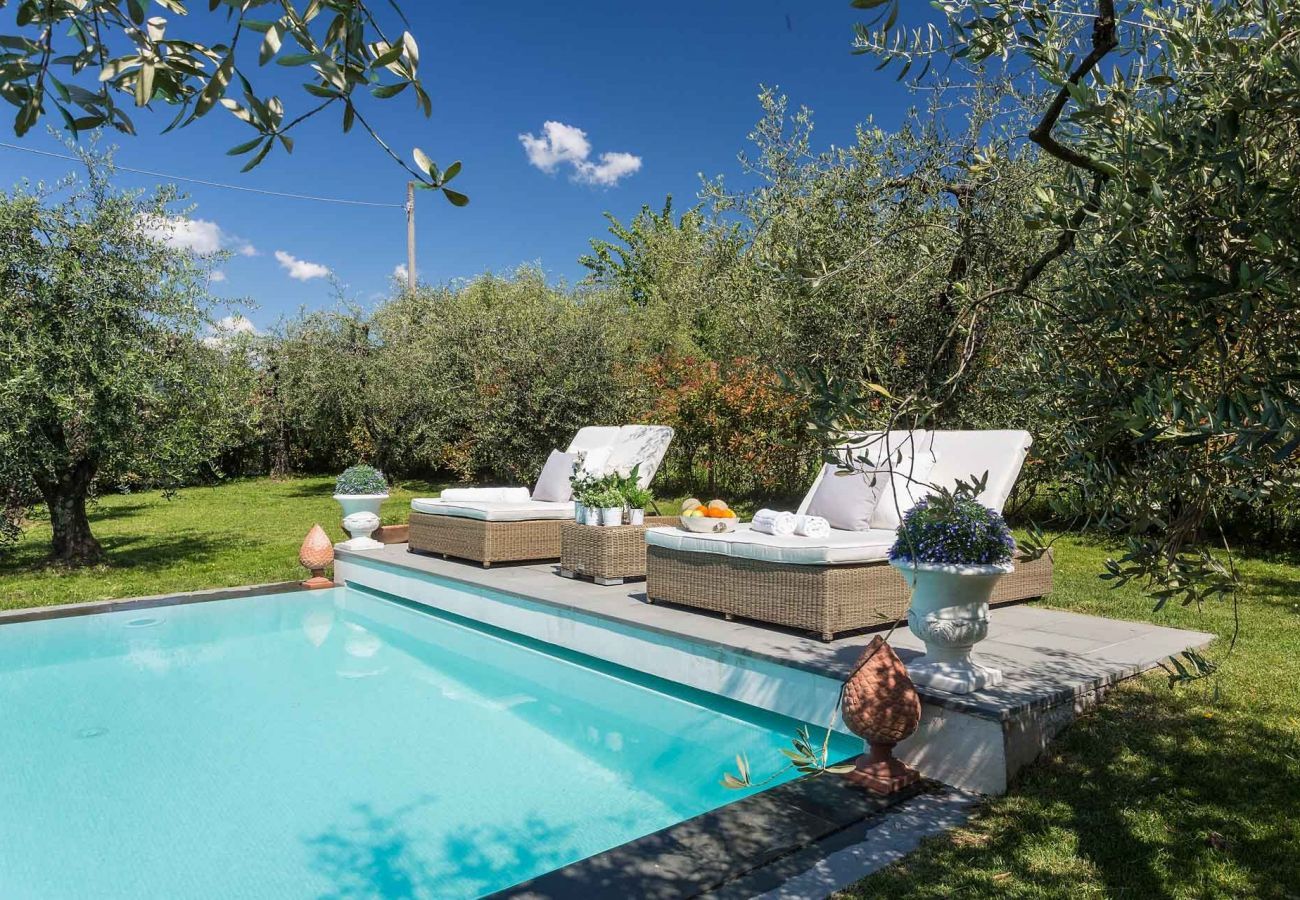 Villa in Capannori - A/C Villa with Amazing Views, SPA & Private Pool 