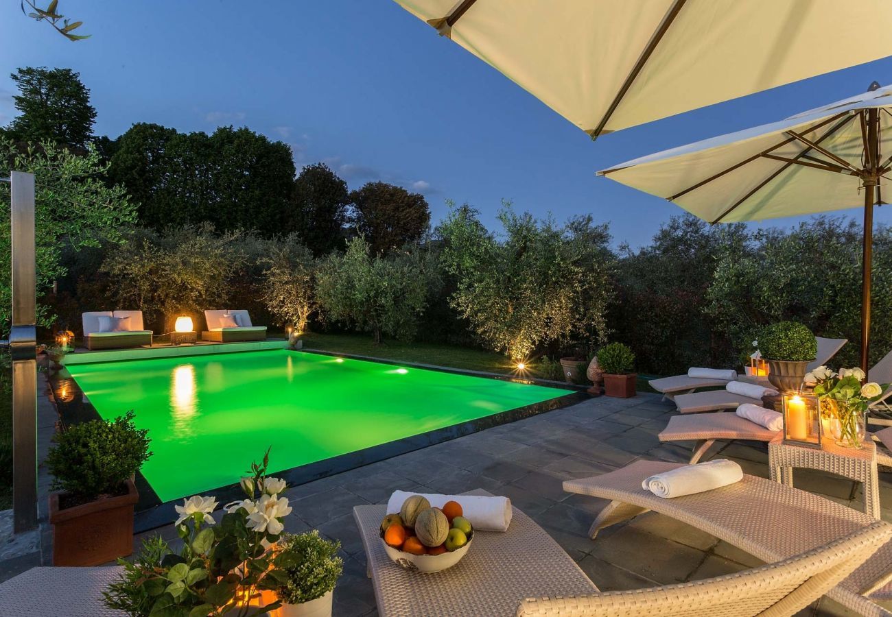 Villa in Capannori - A/C Villa with Amazing Views, SPA & Private Pool 