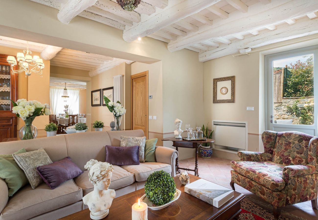 Villa in Capannori - A/C Villa with Amazing Views, SPA & Private Pool 