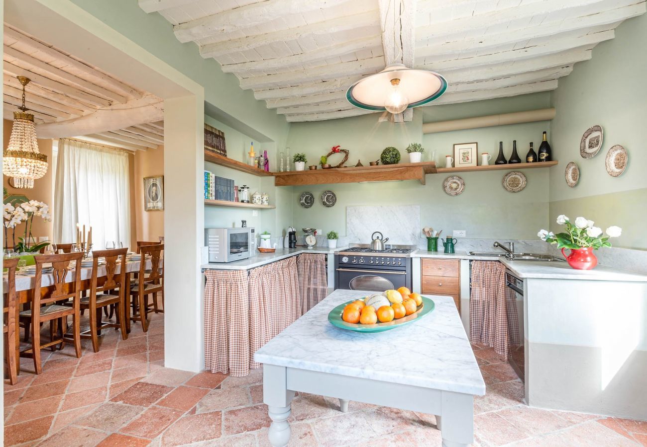 Villa in Capannori - A/C Villa with Amazing Views, SPA & Private Pool 