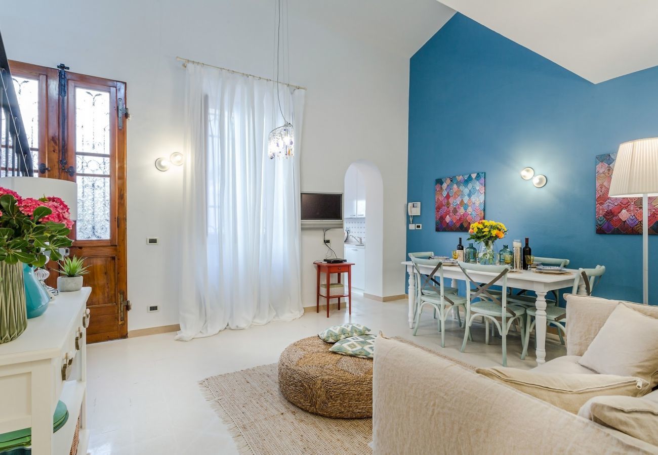 Villa in Viareggio - VILLA PAOLA house close to the Beach in VIAREGGIO