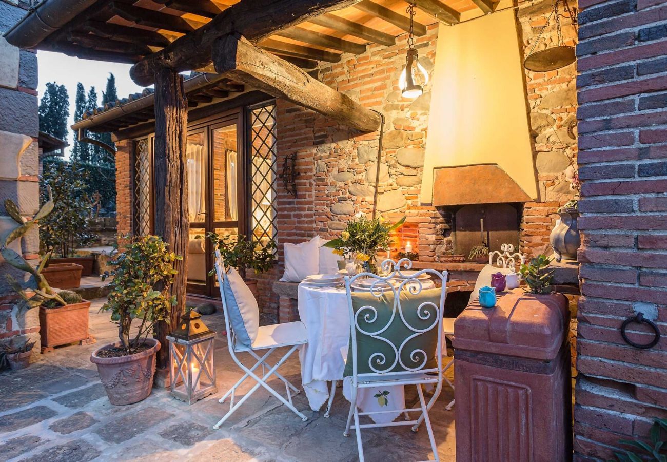 Villa in Uzzano - ROSYABATE COTTAGE with Private Garden and views between Lucca and Pistoia