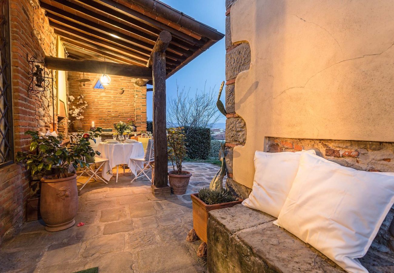 Villa in Uzzano - ROSYABATE COTTAGE with Private Garden and views between Lucca and Pistoia