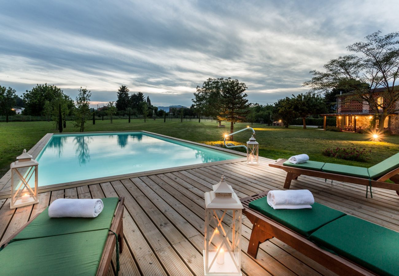 Villa in Monte San quirico - A Romantic Farmhouse with Pool in 10 mins walk away from the Walls of Lucca