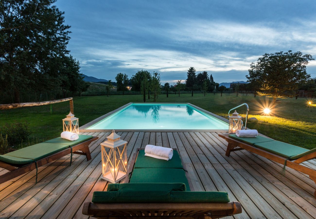 Villa in Monte San quirico - A Romantic Farmhouse with Pool in 10 mins walk away from the Walls of Lucca