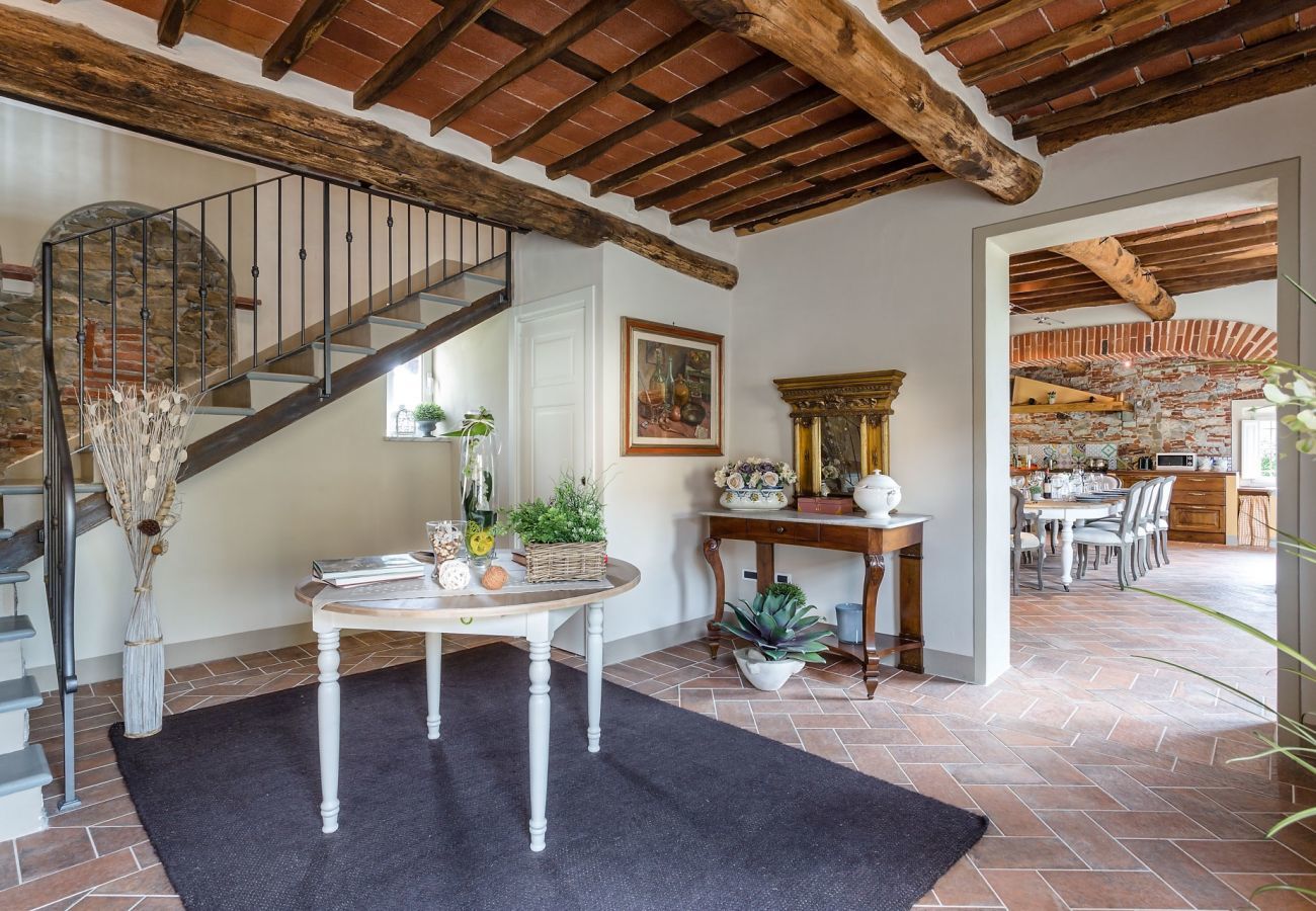 Villa in Monte San quirico - A Romantic Farmhouse with Pool in 10 mins walk away from the Walls of Lucca