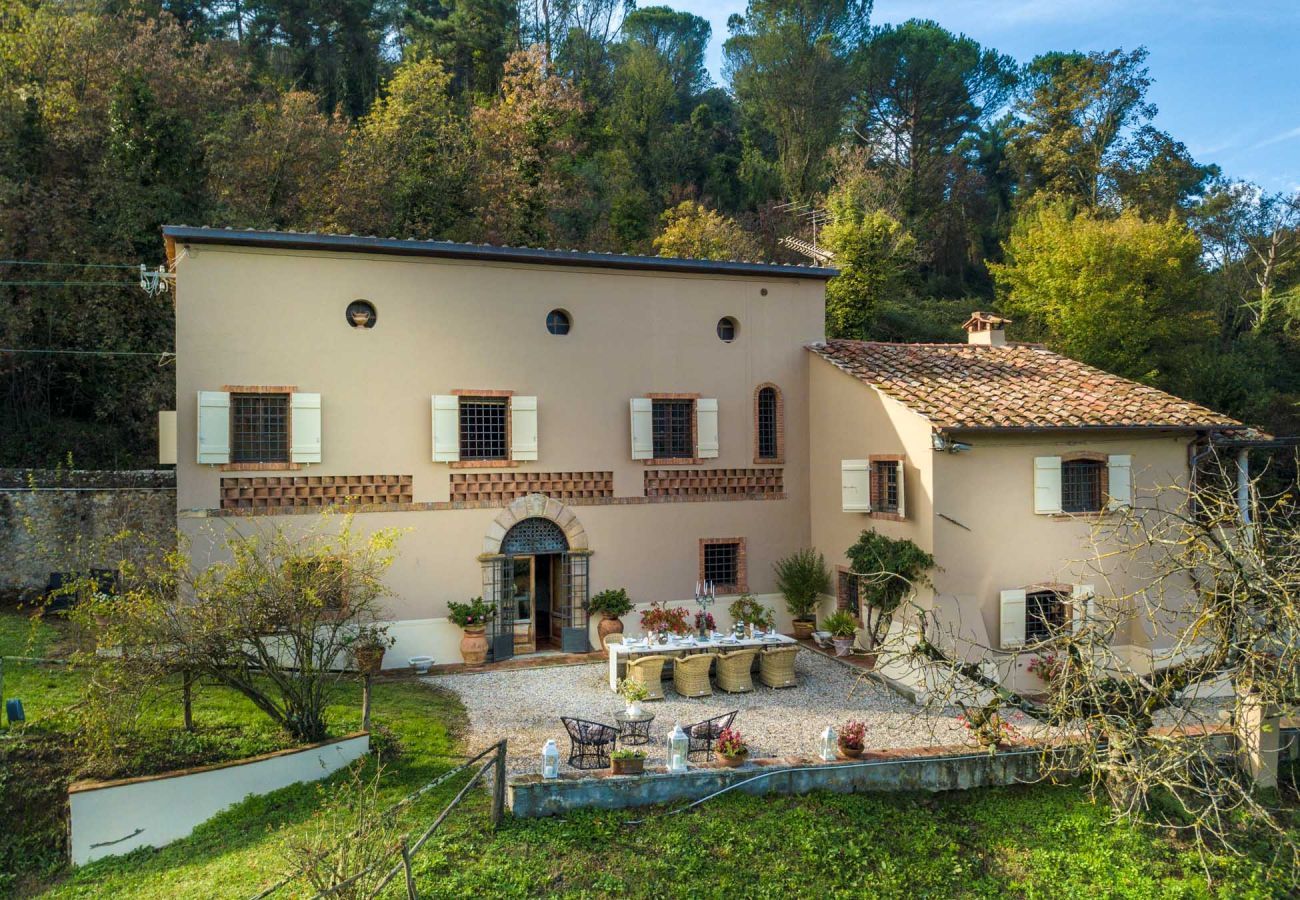 Villa in Vorno - VILLA VIOLA - Residenze Seicento - An historic Villa with Garden close to Lucca with Air Conditioning