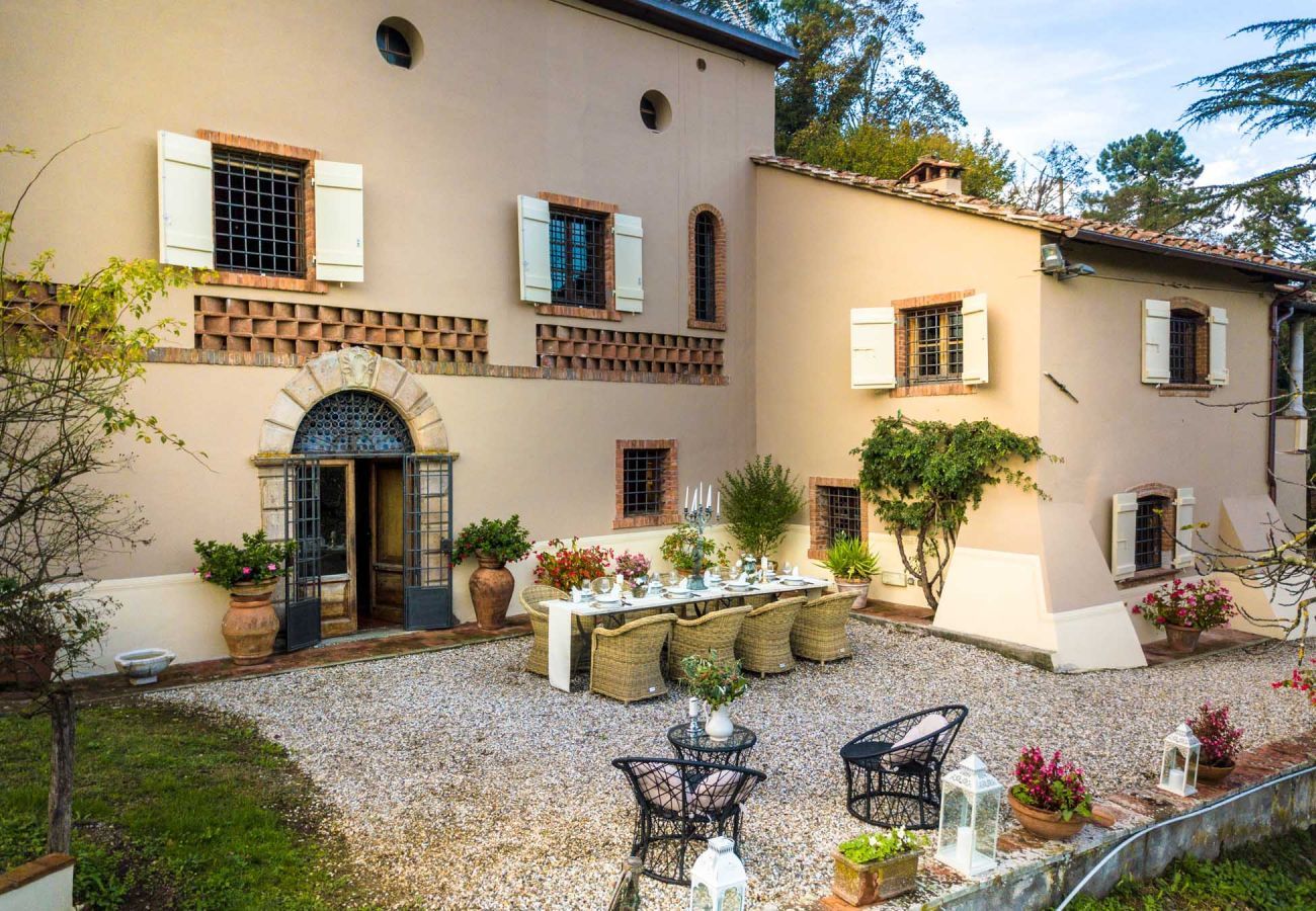 Villa in Vorno - VILLA VIOLA - Residenze Seicento - An historic Villa with Garden close to Lucca with Air Conditioning